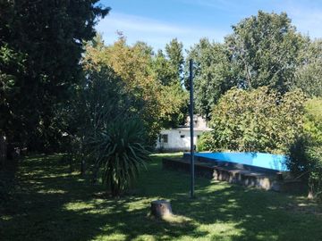 LOTE DE 2 HECTAREAS CON 2 GALPONES Y 3 CASAS EN LA GLORIA DE LA PELEGRINA