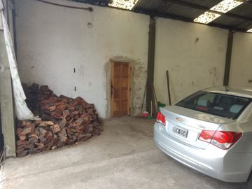 LOTE DE 2 HECTAREAS CON 2 GALPONES Y 3 CASAS EN LA GLORIA DE LA PELEGRINA