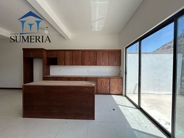 Casa con Recámara en Planta Baja en Bosques del Valle