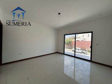 Casa con Recámara en Planta Baja en Bosques del Valle