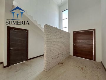 Casa con Recámara en Planta Baja en Bosques del Valle