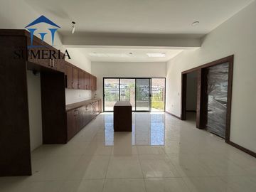 Casa con Recámara en Planta Baja en Bosques del Valle