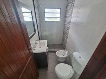 CASA DE TRES DORMITORIOS A ESTRENAR EN VENTA EN BARRIO TRES CERRITOS