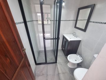 CASA DE TRES DORMITORIOS A ESTRENAR EN VENTA EN BARRIO TRES CERRITOS