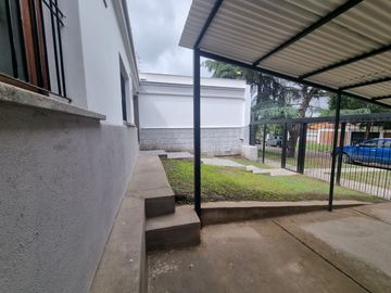 CASA DE TRES DORMITORIOS A ESTRENAR EN VENTA EN BARRIO TRES CERRITOS