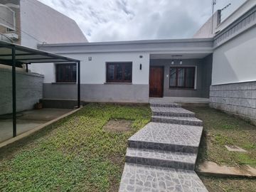 CASA DE TRES DORMITORIOS A ESTRENAR EN VENTA EN BARRIO TRES CERRITOS