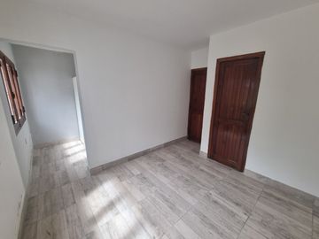 CASA DE TRES DORMITORIOS A ESTRENAR EN VENTA EN BARRIO TRES CERRITOS