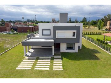 Casa en Venta - Jockey Club