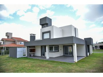 Casa en Venta - Jockey Club