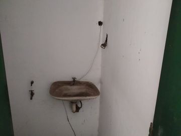 BÂ° AMEGHINO SUR A SOLO UNA CUADRA DE RUTA 20 ( LOCALES)