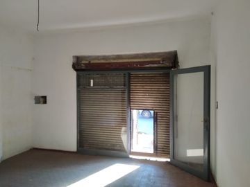BÂ° AMEGHINO SUR A SOLO UNA CUADRA DE RUTA 20 ( LOCALES)