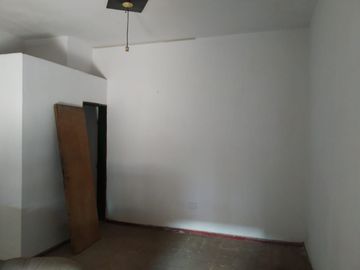 BÂ° AMEGHINO SUR A SOLO UNA CUADRA DE RUTA 20 ( LOCALES)