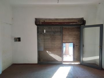BÂ° AMEGHINO SUR A SOLO UNA CUADRA DE RUTA 20 ( LOCALES)