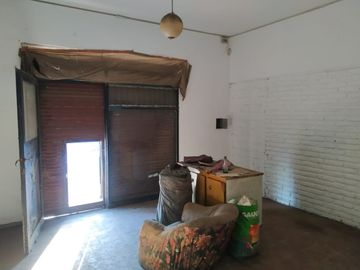 BÂ° AMEGHINO SUR A SOLO UNA CUADRA DE RUTA 20 ( LOCALES)