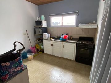 CASA 2 DORMITORIOS COCHERA Y QUINCHO