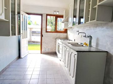 Chalet 5 amb.parque-patio-garaje- B.Juramento