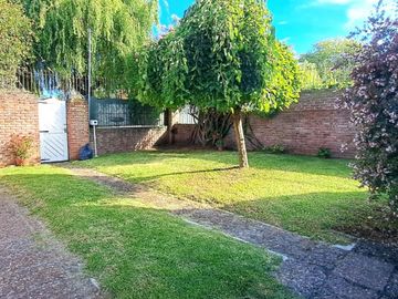 Chalet 5 amb.parque-patio-garaje- B.Juramento
