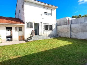 Chalet 5 amb.parque-patio-garaje- B.Juramento