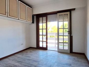 Chalet 5 amb.parque-patio-garaje- B.Juramento