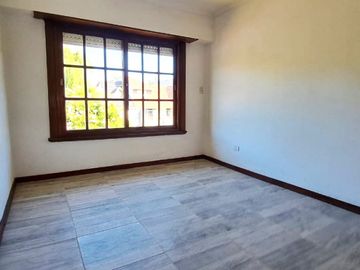 Chalet 5 amb.parque-patio-garaje- B.Juramento