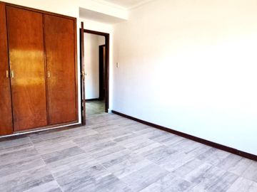 Chalet 5 amb.parque-patio-garaje- B.Juramento