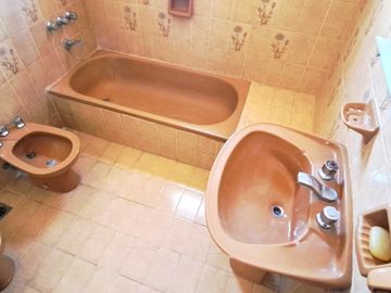 Chalet 5 amb.parque-patio-garaje- B.Juramento