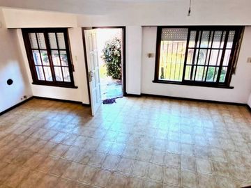Chalet 5 amb.parque-patio-garaje- B.Juramento