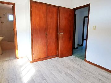 Chalet 5 amb.parque-patio-garaje- B.Juramento