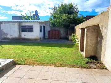 Chalet 5 amb.parque-patio-garaje- B.Juramento