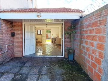 Chalet 5 amb.parque-patio-garaje- B.Juramento