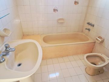 Chalet 5 amb.parque-patio-garaje- B.Juramento