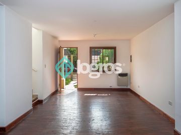 Dúplex en venta de 3 dormitorios con cochera en Grand Bourg