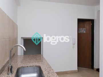 Dúplex en venta de 3 dormitorios con cochera en Grand Bourg