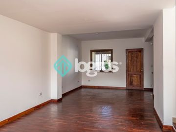 Dúplex en venta de 3 dormitorios con cochera en Grand Bourg