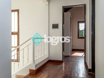 Dúplex en venta de 3 dormitorios con cochera en Grand Bourg