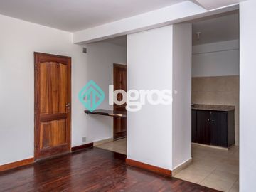 Dúplex en venta de 3 dormitorios con cochera en Grand Bourg