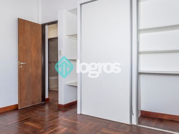 Dúplex en venta de 3 dormitorios con cochera en Grand Bourg