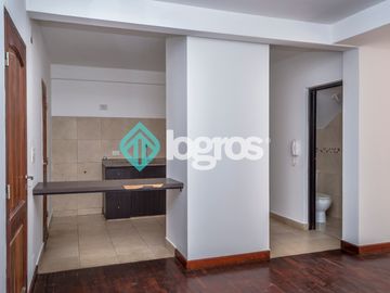 Dúplex en venta de 3 dormitorios con cochera en Grand Bourg