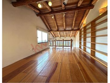 Tu nuevo hogar con encanto único en Vistas del Valle