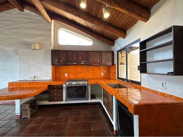 Tu nuevo hogar con encanto único en Vistas del Valle