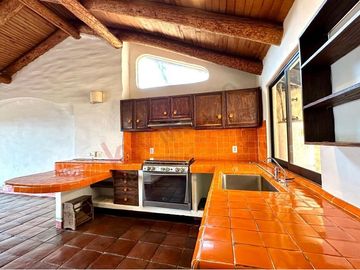 Tu nuevo hogar con encanto único en Vistas del Valle