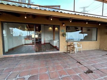Tu nuevo hogar con encanto único en Vistas del Valle