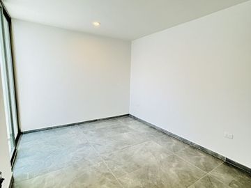 Casa en venta con roof garden y recámara en PB– Fracc. Santa María