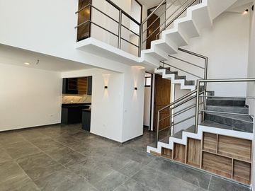 Casa en venta con roof garden y recámara en PB– Fracc. Santa María