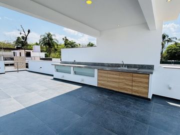 Casa en venta con roof garden y recámara en PB– Fracc. Santa María