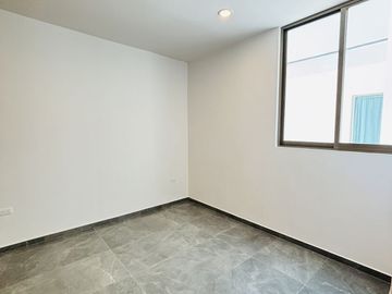 Casa en venta con roof garden y recámara en PB– Fracc. Santa María