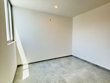Casa en venta con roof garden y recámara en PB– Fracc. Santa María