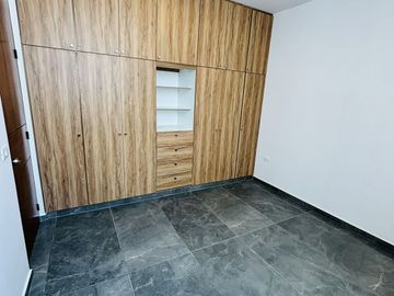 Casa en venta con roof garden y recámara en PB– Fracc. Santa María