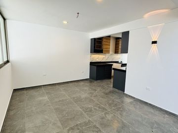 Casa en venta con roof garden y recámara en PB– Fracc. Santa María