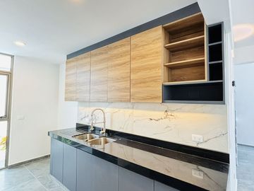Casa en venta con roof garden y recámara en PB– Fracc. Santa María